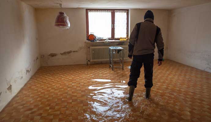 inspecting-flood-damaged-house