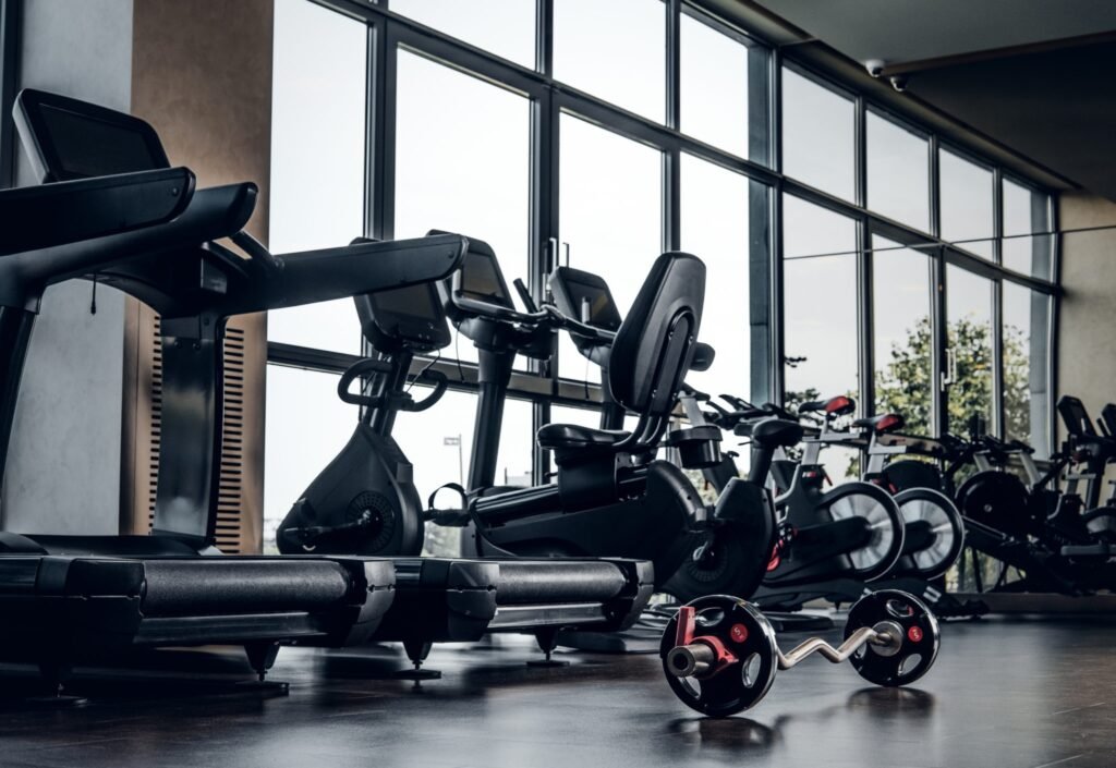 Commercial-Gym-Equipment-2048×1409-1