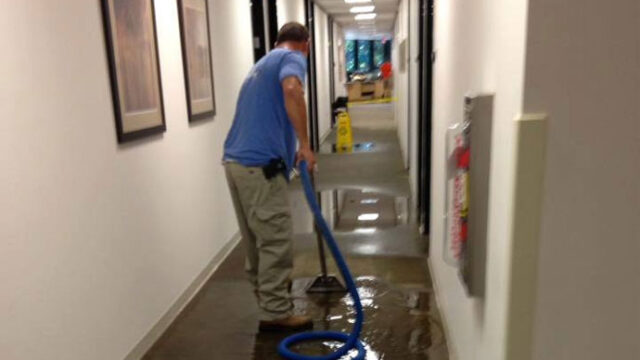 water-extraction-in-hallway-with-equipment