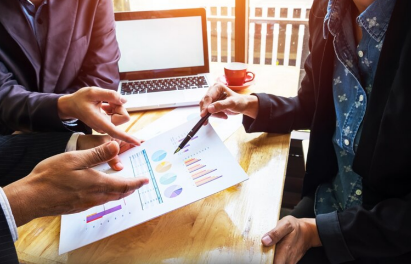 business-team-working-new-business-plan-with-modern-digital-computer_1423-57-jpg-740×493-